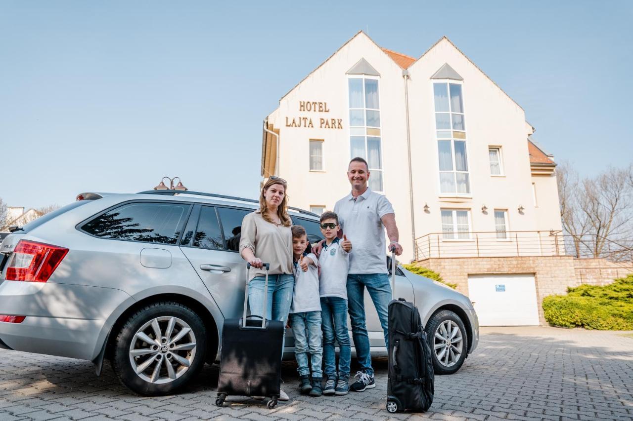Hotel Lajta Park Mosonmagyaróvár Екстериор снимка