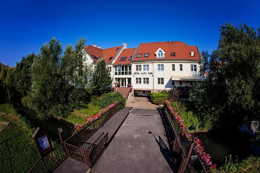 Hotel Lajta Park Mosonmagyaróvár Екстериор снимка